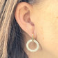 ARETE REDONDO CHAPA DE ORO LARGO CON ZIRCONIA