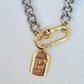 COLLAR ACERO CADENA BARBADA PLATA BROCHE CANDADO INICIAL