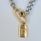 COLLAR ACERO CADENA BARBADA PLATA BROCHE CANDADO INICIAL