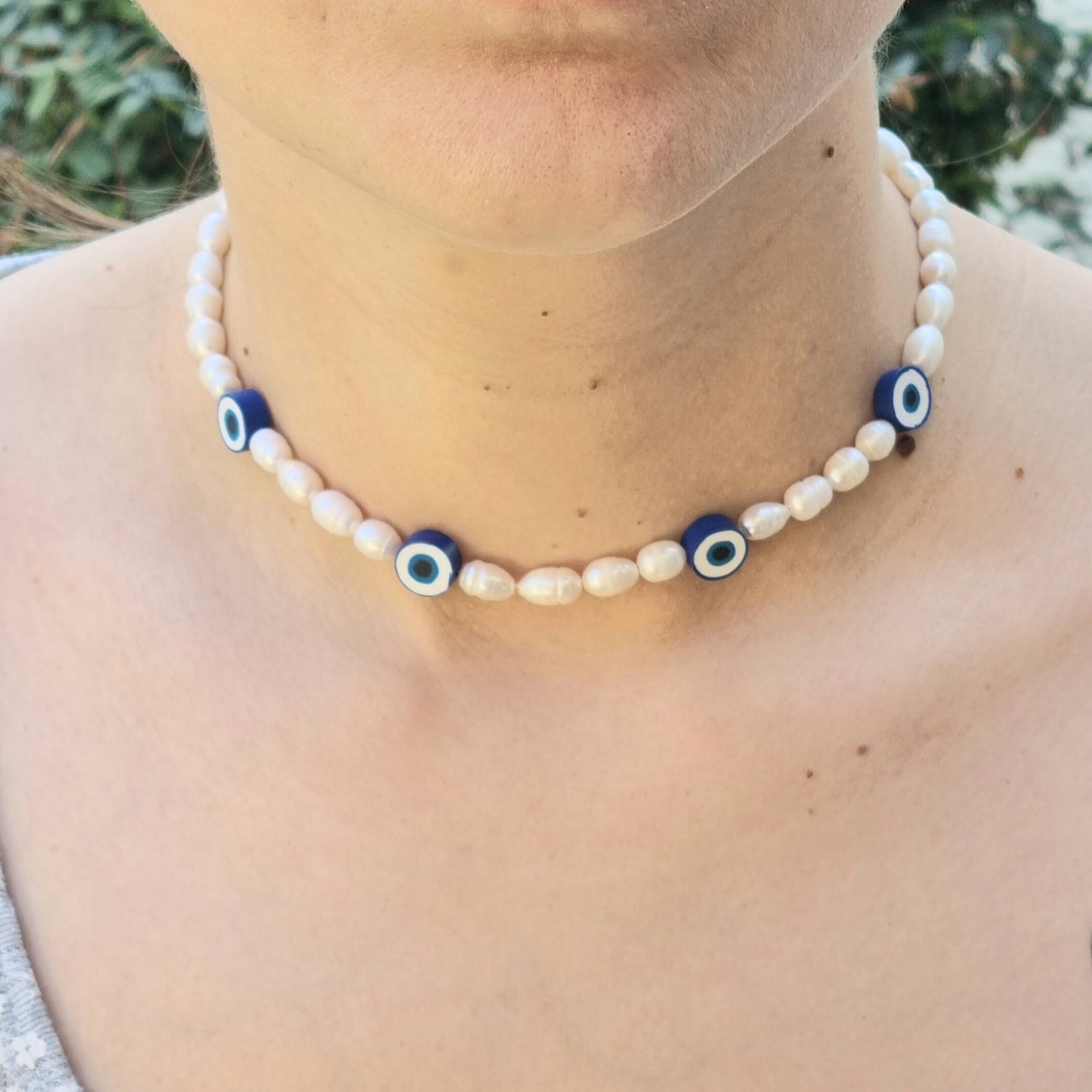 CHOKER PERLA NATURAL CULTIVADA Y 4 OJOS TURCOS AZUL EN CHAPA DE ORO