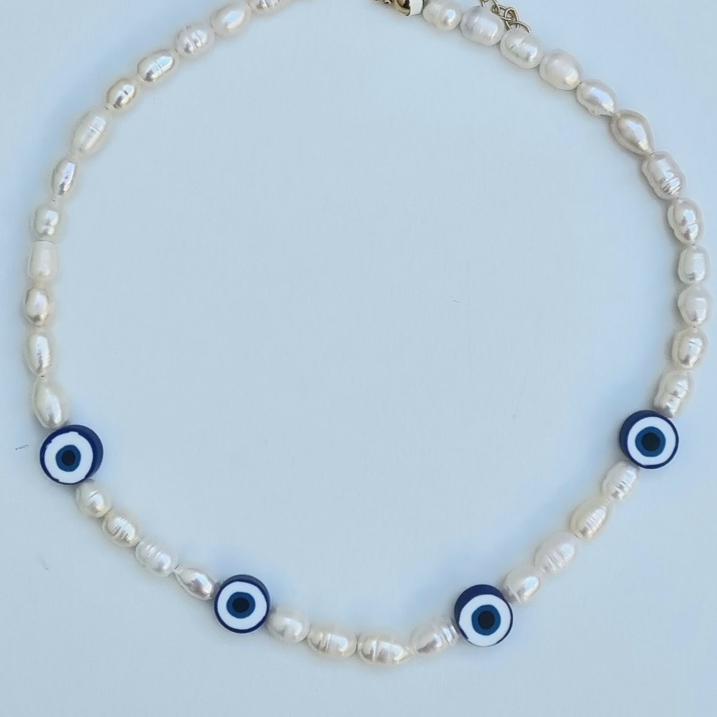 CHOKER PERLA NATURAL CULTIVADA Y 4 OJOS TURCOS AZUL EN CHAPA DE ORO