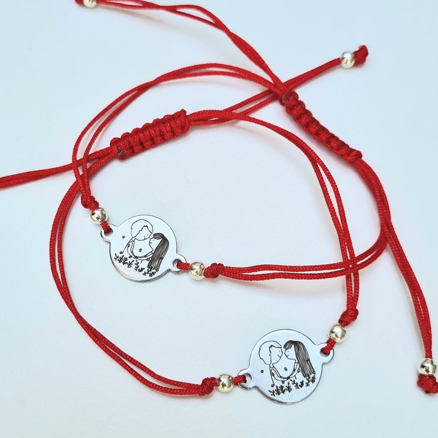 DUO DE PULSERAS AMOR Y LA AMISTAD ROJAS CON DIJE DE ACERO INOXIDABLE